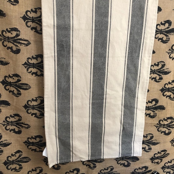 Country Chic Table Runner - Picture 2 of 3